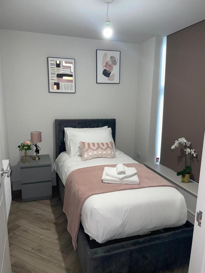 Wimbledon Luxury 3Bedroom Apartment Raynes Park Exterior foto