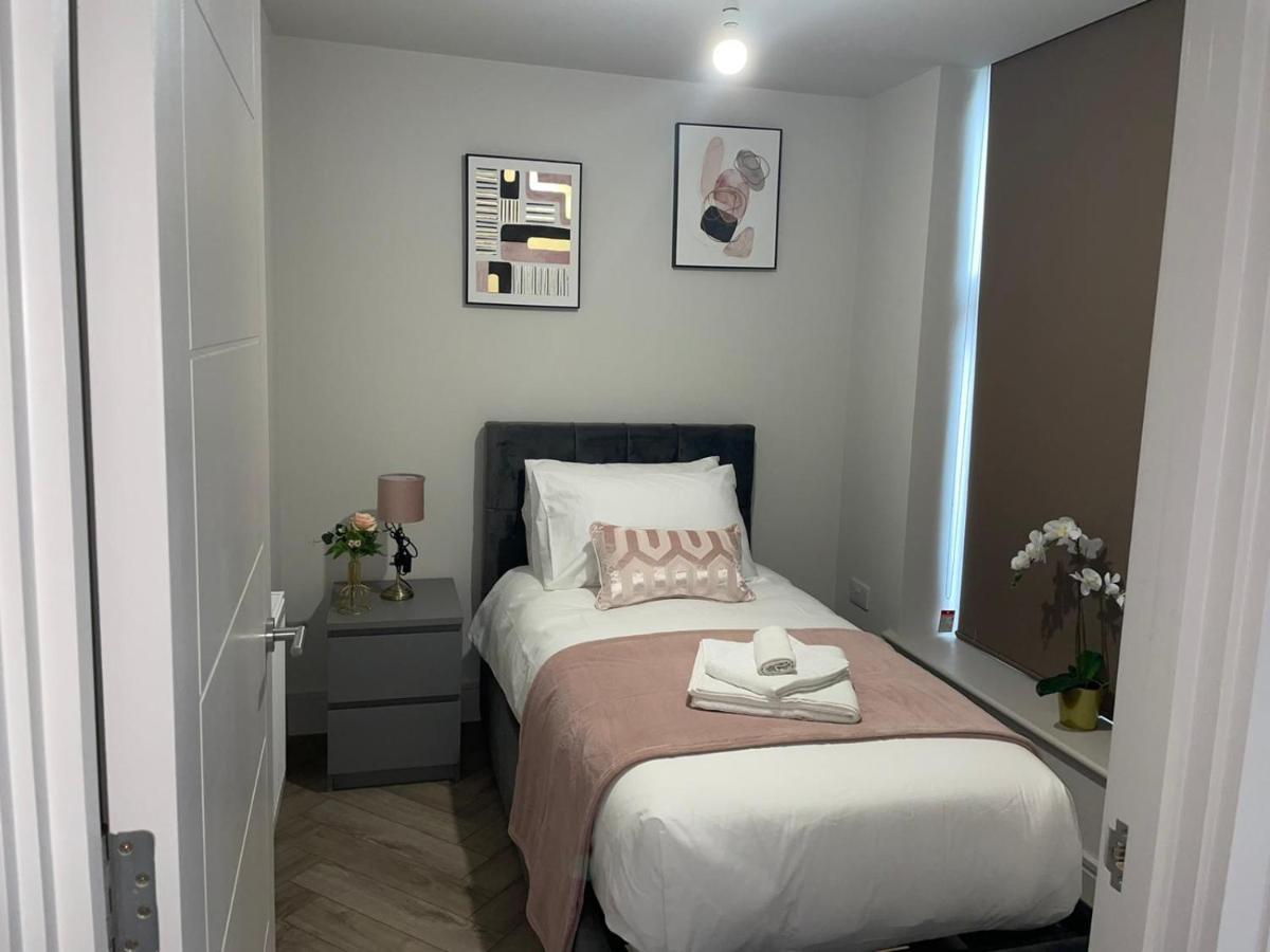 Wimbledon Luxury 3Bedroom Apartment Raynes Park Exterior foto